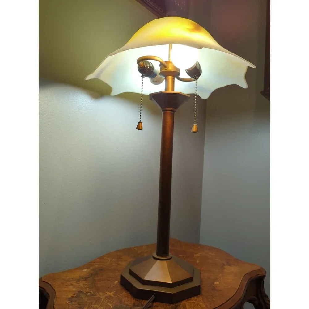 Tiffany Style Table Lamp With Glass Shade